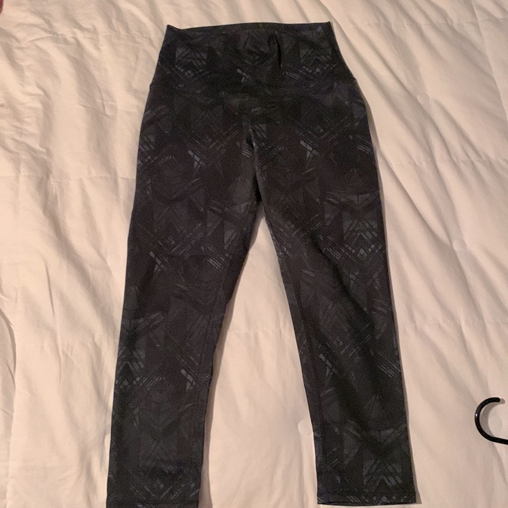 ALO YOGA CROPPED YOGA PANTS BALCK & DARK FOREST GREEN PRINT